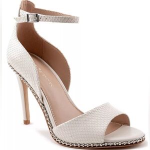 BCBG white Jessika dress sandals - Size 10